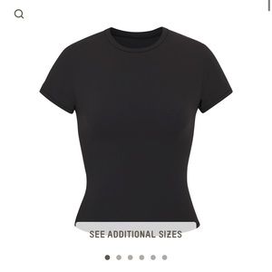 Skims fits everybody tshirt